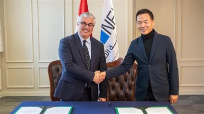 اقتصادية قناة السويس توقع مشروعين جديدين بالقنطرة غرب لصناعات المنسوجات