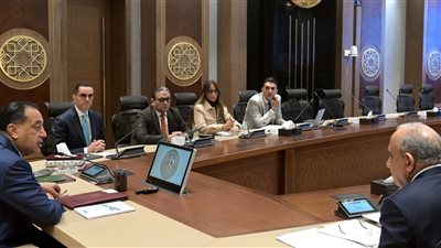 رئيس الوزراء يستعرض مع وزيري الكهرباء والاستثمار عددًا من ملفات العمل المشتركة 