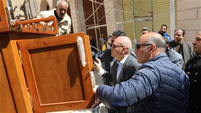 محافظ القاهرة يتفقد إخلاء شارع الجوهري ونقل الباعة الجائلين إلى جراج العتبة