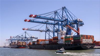 ميناء دمياط يستقبل 13 سفينة ويُصدر 15,899 طنًا من البضائع المتنوعة