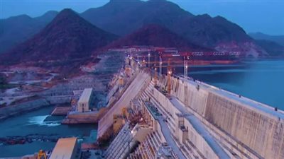 ظهور تجويف أمام عتبة سد النهضة يكشف مشكلات في التصميم، وباحث يحذر من سيناريو الانهيار