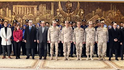 القوات المسلحة تنظم زيارة لوفد من الإعلاميين وطلبة الأكاديمية العسكرية لمركز السيطرة المتكامل