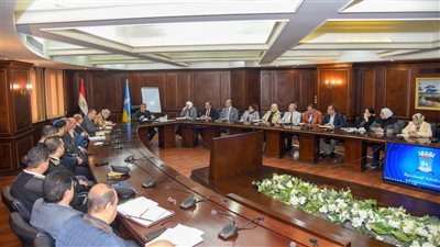 محافظ الإسكندرية يترأس اجتماعًا تنسيقيًا لوضع خطة ومناقشة استعدادات موسم صيف 2025
