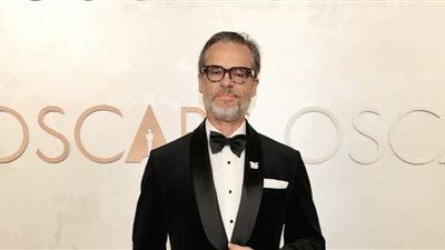 الممثل جاي بيرس يدعم فلسطين على السجادة الحمراء للأوسكار (فيديو)