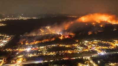  حرائق ضخمة تجتاح ولايتي كارولينا الجنوبية والشمالية في أمريكا (فيديو)