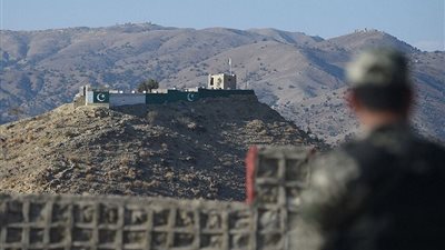 اندلاع اشتباكات بين القوات الأفغانية والباكستانية على الحدود