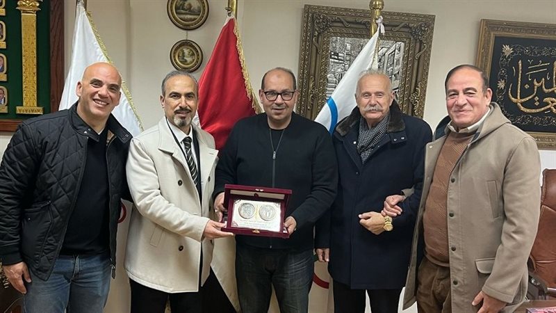 ياسر إدريس مع رئيس