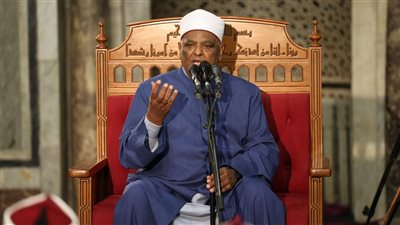 خلال درس التراويح بالجامع الأزهر، شومان: التصدق والإنفاق من أفضل الأعمال في شهر رمضان