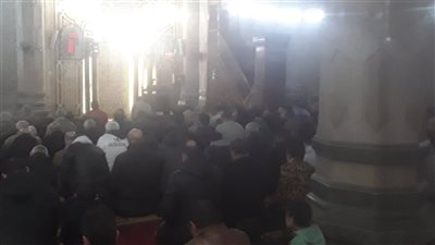 الآلاف يؤدون صلاة التراويح بمسجد المرسي أبو العباس (فيديو وصور)