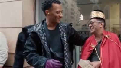 محمد رمضان يفاجئ رجل الورنيش بـ100 ألف جنيه ورد فعل غير متوقع