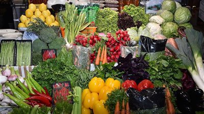 سعر الخضار اليوم بسوق العبور، انخفاض الليمون والفلفل الحامي وارتفاع الخيار والبسلة