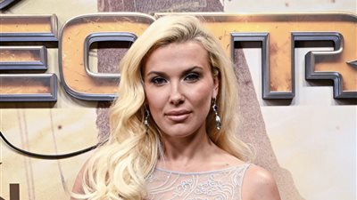 ميلي بوبي براون تهاجم الصحافة (فيديو)