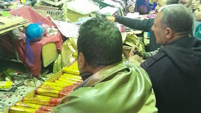 حملة مكبرة على محلات بيع الألعاب النارية بالفيوم (صور)