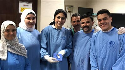 فريق طبي بجامعة المنصورة يستخرج هاتفا محمولا من معدة مريض 