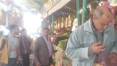 رئيس دكرنس بالدقهلية في جولة على معارض أهلًا رمضان لضبط الأسعار 