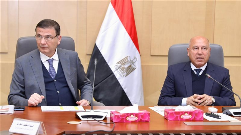  لقاء كامل الوزير