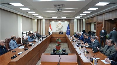 رئيس هيئة الدواء يبحث مع شركات الأدوية تطوير سياسات التسعير 