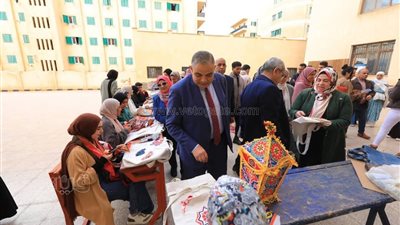 رئيس جامعة كفر الشيخ يفتتح ورشة “ملامح رمضانية” لصناعة الفوانيس