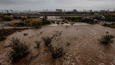 مصرع شخص وإصابة آخرين جراء فيضانات في إسبانيا