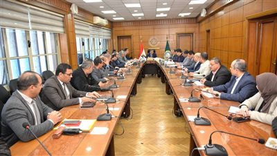 محافظ الدقهلية يناقش عددا من طلبات المواطنين لإقامة مشروعات استثمارية (صور)