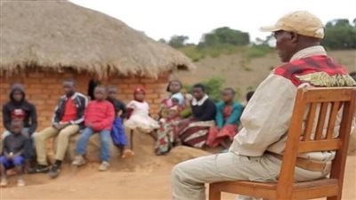  لديه 16 زوجة و104 أولاد و144 حفيدا، قصة تنزاني كون قرية صغيرة من عائلته (فيديو)