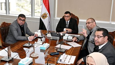 وزير الإسكان يتابع خطط تطوير الأداء بالشئون المالية والإدارية بهيئة المجتمعات العمرانية