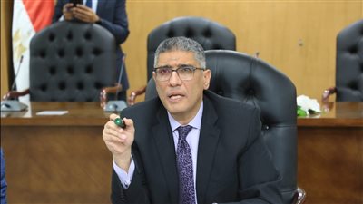 محافظ الجيزة يناقش شكاوى المواطنين وإيجاد حلول جذرية لها في لقاء الثلاثاء الدوري