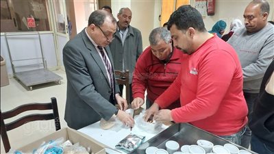 رئيس جامعة بني سويف يطمئن على جودة وجبات الإفطار بالمدينة الجامعية
