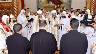 سيامة ثلاثة كهنة جدد لإيبارشية دير المحرق