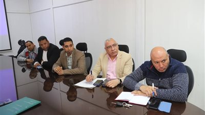 رئيس جامعة جنوب الوادي يناقش إنشاء مركز التحصيل الإلكتروني