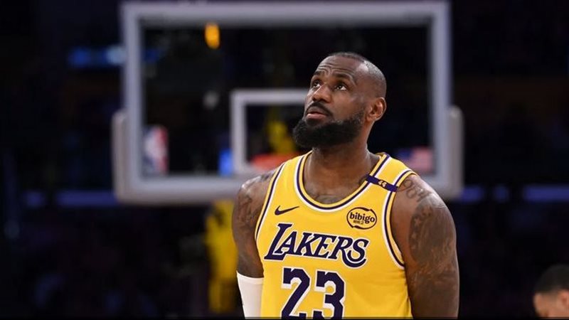 ليبرون جيمس، فيتو