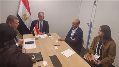 وزير الاتصالات يلتقي مع مسئولي شركات عالمية لجذب استثمارات جديدة بمجال التعهيد