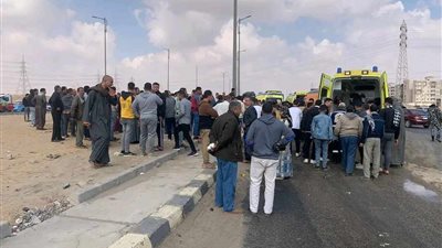 إصابة 5 أشخاص في حادث تصادم بطريق 