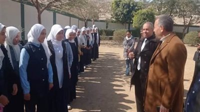 وكيل وزارة التعليم بأسيوط يتفقد المدارس لمتابعة الانضباط المدرسي والتقييمات الأسبوعية