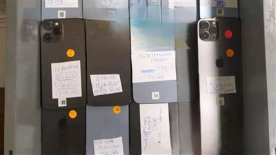 ضبط محاولة تهريب 20 جهاز آيفون بمطار برج العرب