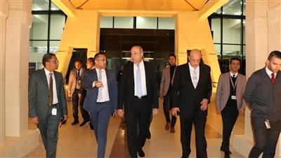 وزير الطيران يتفقد مطار سفنكس استعدادا لاستقبال ضيوف افتتاح المتحف المصري (صور)