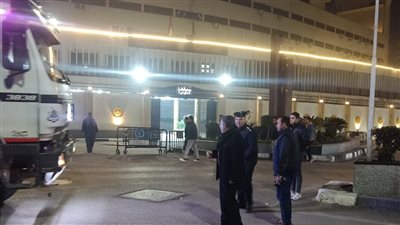 محافظ الدقهلية يمنع وقوع كارثة بعد دخول سيارة بحمولة مرتفعة بشارع الجمهورية (صور)