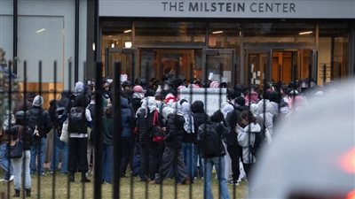 إخلاء مبنى كلية برنارد في جامعة كولومبيا بسبب تهديد بوجود قنبلة (فيديو)