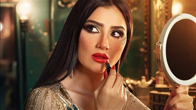 نجوم غيروا جلدهم من أجل المشاهد.. والأجرأ مي عمر وإلهام شاهين (فيديو جراف) 