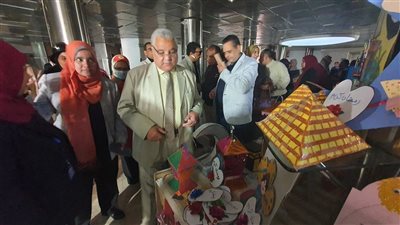 وكيل تعليم الأقصر يشهد احتفالية رياض الأطفال ويوم الأم (صور)