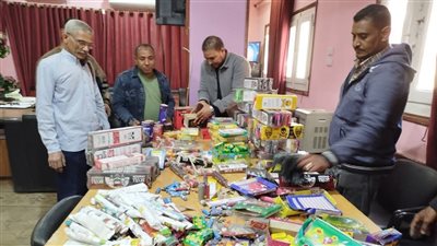 ضبط 4 جوالات من الألعاب النارية في قنا (صور)