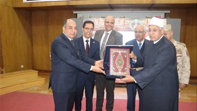 بحضور ممثلي الكنيسة، محافظ القليوبية يشهد احتفالية الأزهر الشريف باليوم السنوي 