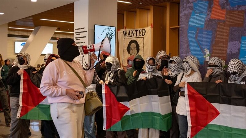 متظاهرون مؤيدون لفلسطين