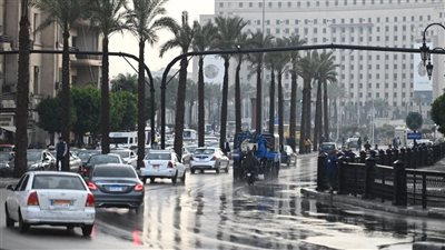 خفض السرعة وعدم استخدام الهاتف أبرزها، نصائح المرور أثناء هطول الأمطار 