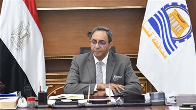 محافظ قنا يبحث آليات تطوير الميادين وفق الأجندة الحضرية الجديدة