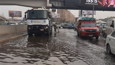 القاهرة تواجه الأمطار الغزيرة بالشفاطات العملاقة (صور)