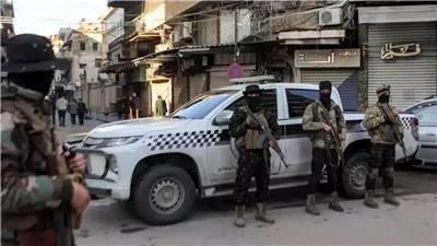 بعد وقوع اشتباكات مسلحة، فرض حظر تجوال عام في حمص السورية