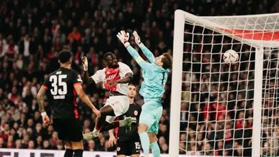 أياكس يخسر من آينتراخت فرانكفورت 2-1 في الدوري الأوروبي