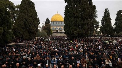 رغم القيود الإسرائيلية، 90 ألف فلسطيني صلوا الجمعة الأولى من رمضان بالأقصى