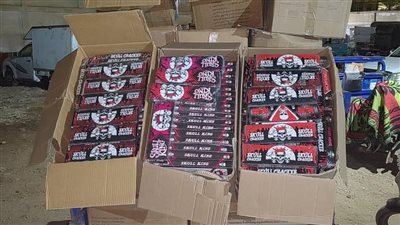 مصادرة 50 ألف شمروخ وألعاب نارية قبل طرحها للبيع في الفيوم